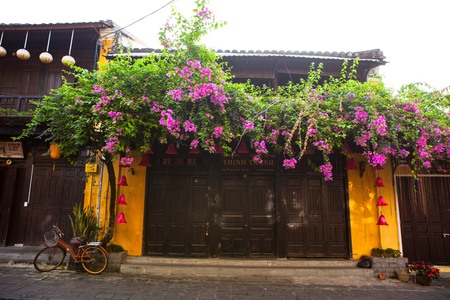 HOI AN, VIETNAM - MARCH 19, 2017: Morning in Hoi An ancient townのeditorial素材