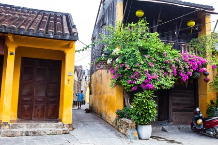 HOI AN, VIETNAM - MARCH 19, 2017: Morning in Hoi An ancient townのeditorial素材
