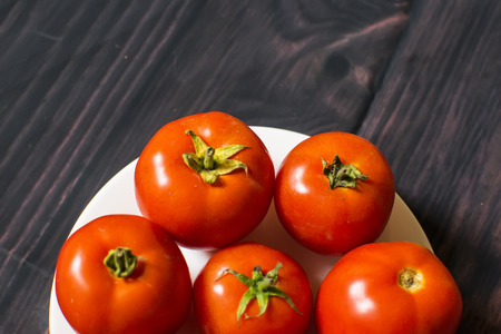 Close-up of fresh, ripe tomatoes on wood backgroundの写真素材