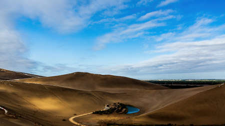 Mingsha Mountain Crescent Spring, Dunhuang, Gansuのeditorial素材