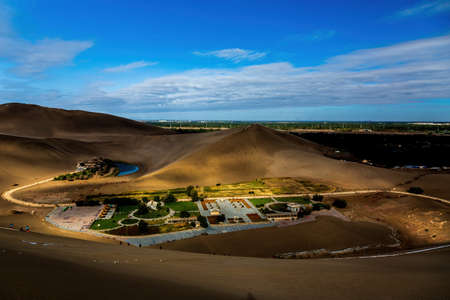 Mingsha Mountain Crescent Spring, Dunhuang, Gansuのeditorial素材