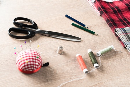 Old scissors bobbins threads material on wooden tableの写真素材