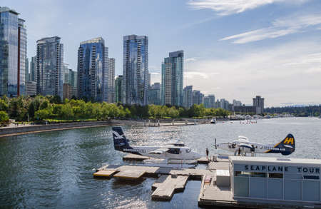 VANCOUVER, BC, CANADA - JUNE 06, 2016: Harbour Air Dehavilland Otters in Vancouvers Coal Harbour.のeditorial素材