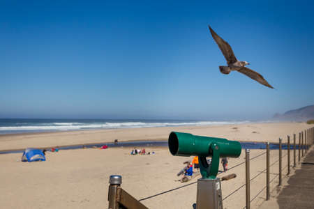 Coin operated telescope at a beach on the Oregon coast.の写真素材