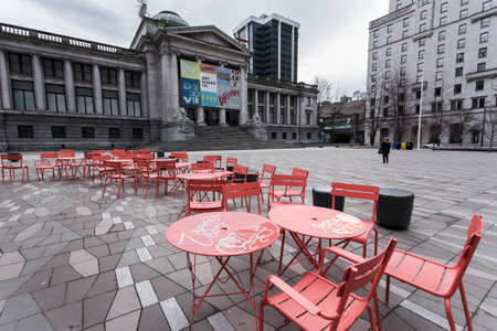 DOWNTOWN VANCOUVER, BC, CANADA - MAR 23, 2020: An empty plaza in front of the Vancouver Art Gallery as a result of the COVID-19 pandemic.のeditorial素材