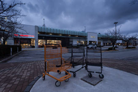 WEST VANCOUVER, BC, CANADA - MAR 23, 2020: Empty shopping carts next to an empty parking lot at Park Royal shopping center during the COVID-19 virus pandemic.のeditorial素材