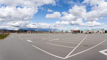 RICHMOND, BC, CANADA - MAR 29, 2020: McArthurGlen outlet mall completely vacant due to the COVID-19 coronavirus pandemic.のeditorial素材