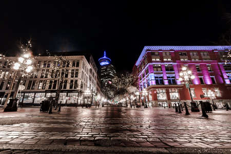 DOWNTOWN VANCOUVER, BC, CANADA - APR 05, 2020: Saturday night in Gastown that is now completely empty due to business closures in relation to the Covid 19 pandemic.のeditorial素材