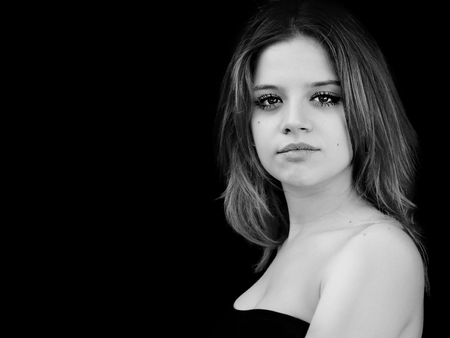 Black and white portrait of a beautiful girl looking at cameraの写真素材