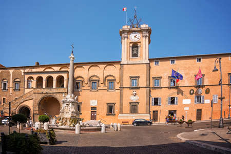 Tarquinia, Italy - 18 september 2020: Fountain and town hall in the square of Tarquinia (Italy)のeditorial素材
