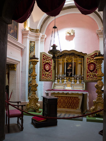 Vittoriosa, Malta - 17 June 2023: Small prayer chapel inside the Palace of the Inquisition in the Citta Vittoriosa, Maltaのeditorial素材