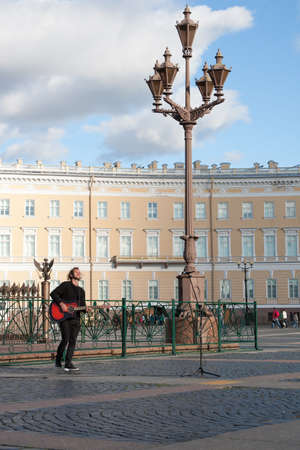 St. Petersburg, Russia-September 09,2016: The street musician plays on the street of St. Petersburg. In St. Petersburg on streets it is often possible to meet the musicians entertaining people the musicのeditorial素材