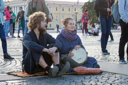 St. Petersburg, Russia-September 09,2016: The street musician plays on the street of St. Petersburg. In St. Petersburg on streets it is often possible to meet the musicians entertaining people the musicのeditorial素材