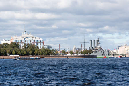 ST.PETERSBURG,RUSSIA-OCTOBER 08 2016:The cruiser the Aurora on the parking. Cruiser Aurora Symbol of Revolution and Museumのeditorial素材