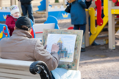 ST. PETERSBURG, RUSSIA - MARCH 27 2016: the artist draws the city from nature. In Russia, many people are fond of paintingのeditorial素材