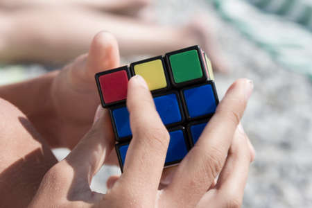 ALUSHTA, RUSSIA-27 Jule, 2019. Boy collects Rubik 's cube for a time. In Russia like to do puzzlesのeditorial素材