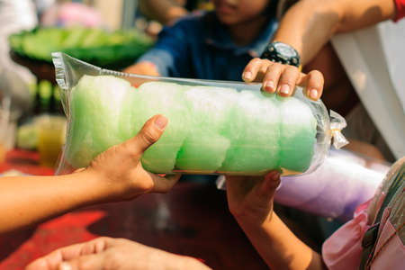 The donation is a hope for hungry people to fight : Volunteers Share Food to the Poor to Relieve Hunger : The concept of sharingの写真素材