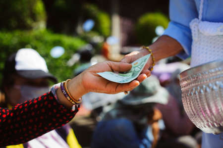 Chiang Mai, Thailand - OCTOBER 20, 2019 : Children and the poor are waiting to receive donations and money from philanthropists in Chiang Maiのeditorial素材