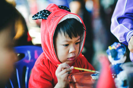 Chiang Mai, Thailand - JANUARY 11, 2020: Energetic Thai children join National Children's Day activities, receiving many prizes Including receiving food and beverages in Saraphi, Chiang Maiのeditorial素材