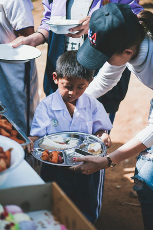 MAE HAE NOI OMKOI CHIANG MAI, THAILAND - JANUARY 10 , 2019 : Children are enjoying a delicious lunch from donations in Chiang Mai, Thailandのeditorial素材