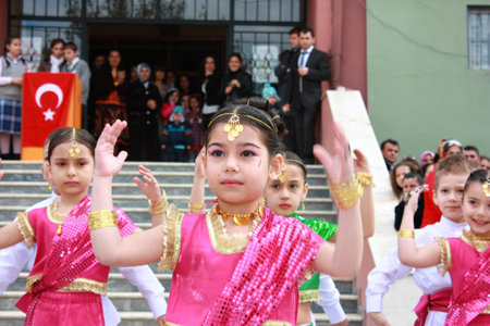 KOCAELI, TURKEY - APRIL 23: Unidentified children students dancing in Indian costumes for 23 April Children Festival April 23, 2011 in Darica, Kocaeli, Turkey. April 23 was proclaimed a national holiday in 1921. The founder of The Republic of Turkey, Atatのeditorial素材