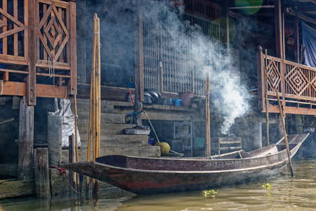 Damnoen Saduak Floating Market is a floating market in Damnoen Saduak District, Ratchaburi Province, about 100 kilometres southwest of Bangkok, Thailand. 19th of January 2020のeditorial素材