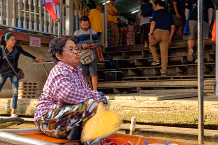 Damnoen Saduak Floating Market is a floating market in Damnoen Saduak District, Ratchaburi Province, about 100 kilometres southwest of Bangkok, Thailand. 19th of January 2020のeditorial素材