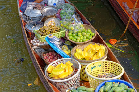 Tha Kha Floating Market - Amphawa District, Samut Songkhram - Thailand. One of the most famous floating market near Bangkok. 19th of January 2020のeditorial素材