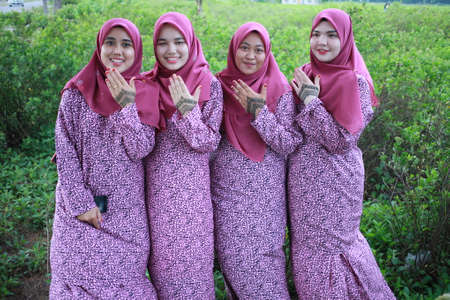 KANGAR,PERLIS,MALAYSIA. 10th April 2019: Bride with beautiful bridesmaids in pink dresses. Autumn in the Park.のeditorial素材