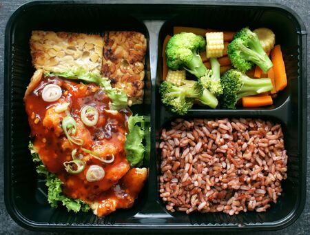 food for a diet with brown rice and vegetables