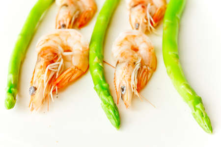 fresh shrimp cooks asparagus on white dishの写真素材