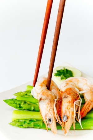 fresh shrimp cooks asparagus on white dishの写真素材