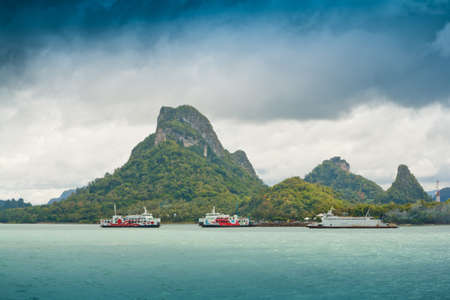 Ferry terminal  Donsak port , a pier to Koh Samui のeditorial素材