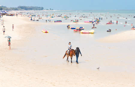 Phetchaburi, Thailand - March 22: Unidentified woman tourist, enjoy Activities, riding horses, on cha-am beach on March 22,2015 in Petchaburi Thailand.のeditorial素材