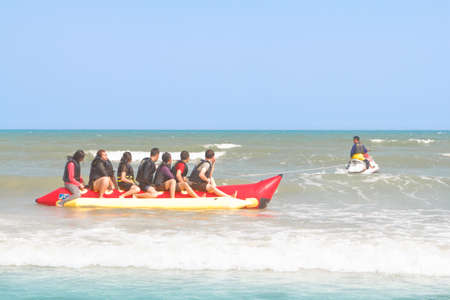 Phetchaburi,Thailand - March 28 : Unidentified tourists enjoying ride a Banana Boat on cha-am beach on March  28,2015 in Petchaburi Thailandのeditorial素材