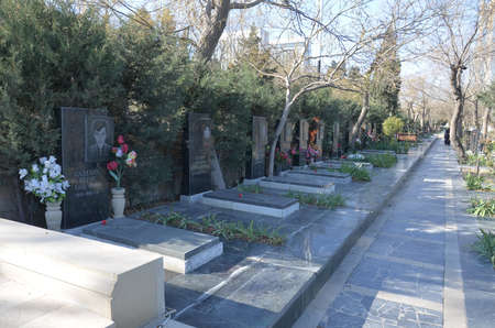 Azerbaijan, Baku, January 20, 2011. People visiting Alley of Martyrs on anniversary of 20th January tragedy when Soviet Army attacked Baku in 1990, killing 137 people, wounding 744のeditorial素材