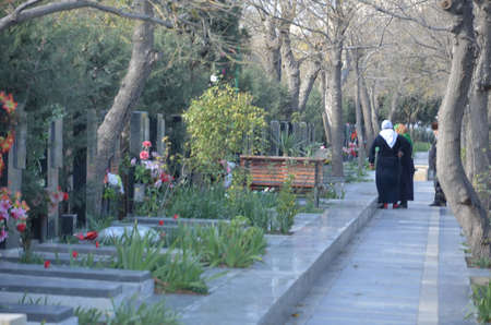 Azerbaijan, Baku, January 20, 2011. People visiting Alley of Martyrs on anniversary of 20th January tragedy when Soviet Army attacked Baku in 1990, killing 137 people, wounding 744のeditorial素材