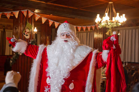 Baku, Azerbaijan . 12.01.2018 . Santa Claus is singing Christmas songs against . Man in Santa Claus suit posing with microphone. Father Frost speaks with a microphone .のeditorial素材