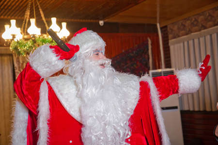 Baku, Azerbaijan . 12.01.2018 . Santa Claus is singing Christmas songs against . Man in Santa Claus suit posing with microphone. Father Frost speaks with a microphone .のeditorial素材