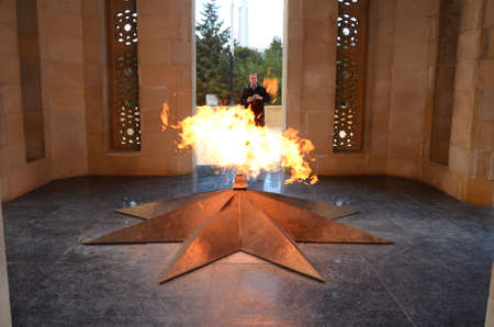 Azerbaijan, Baku: 13.11.2014 . People and The tourists visiting Alley of Martyrs on anniversary of 20th January tragedy when Soviet Army attacked Baku in 1990, killing 137 people, wounding 744 .のeditorial素材