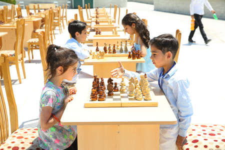 BAKU, AZERBAIJAN - JUNE 1 2019 : Kids festival . In park of Heydar Aliyev Center. Children play chessのeditorial素材