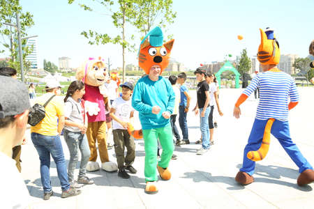BAKU, AZERBAIJAN - JUNE 1 2019 : Kids festival . In park of Heydar Aliyev Center. Heroes of fairy talesのeditorial素材
