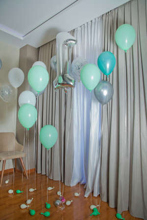 One of full number set . Grey number 1 made of inflatable balloon isolated on white background . 1 made of helium balloon . Silver helium balloons 1 number . White and green balloons on your birthdayの写真素材