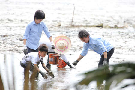 Child and two womanのeditorial素材