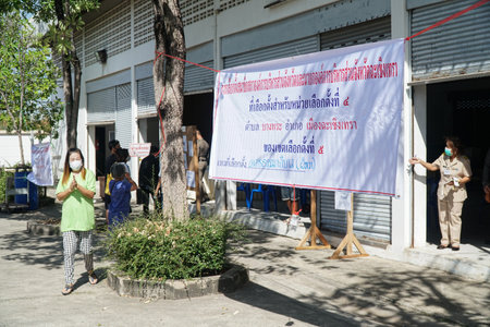 Chachoengsao, THAILAND - December 20, 2020: People Votes local elections for Chief Executive of the PAO and Member of the PAO Council under covid-19 situation at Unit 5 Bang Phra, Mueang Chachoengsao.のeditorial素材