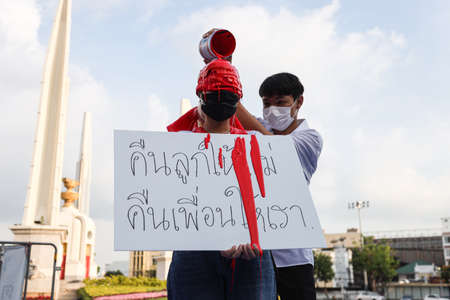 Bangkok, THAILAND - May 2, 2021: Coalition of Salaya for Democracy stand silently 112 minute and performance art at Democracy Monument for protest the Justice and demand release of protest leaders.のeditorial素材