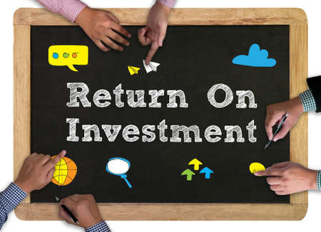 Man drawing ROI concept (return on investment)の写真素材