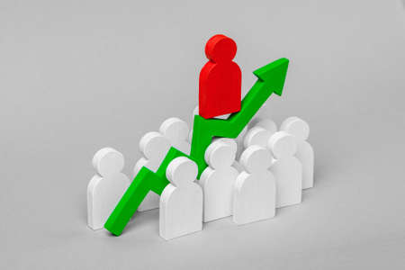 Work of the team on dew nailed in the business, the productive work of the leader. The bustling growth is due to the command. Group of people with a leader and green arrow up. Conceptの写真素材