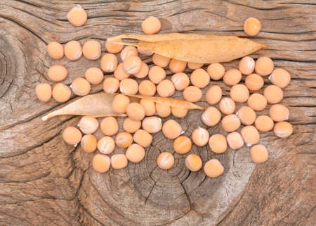 peas isolated on wooden backgroundの写真素材