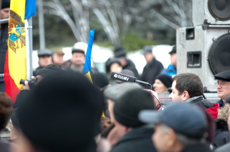 Approximatively 1-2 thousand people have gathered in the National Square from Chisinau (Moldova) to protest against the current administration. The people have come from different parts of the country at the initiative of Iurie Rosca, the leader of Populaのeditorial素材